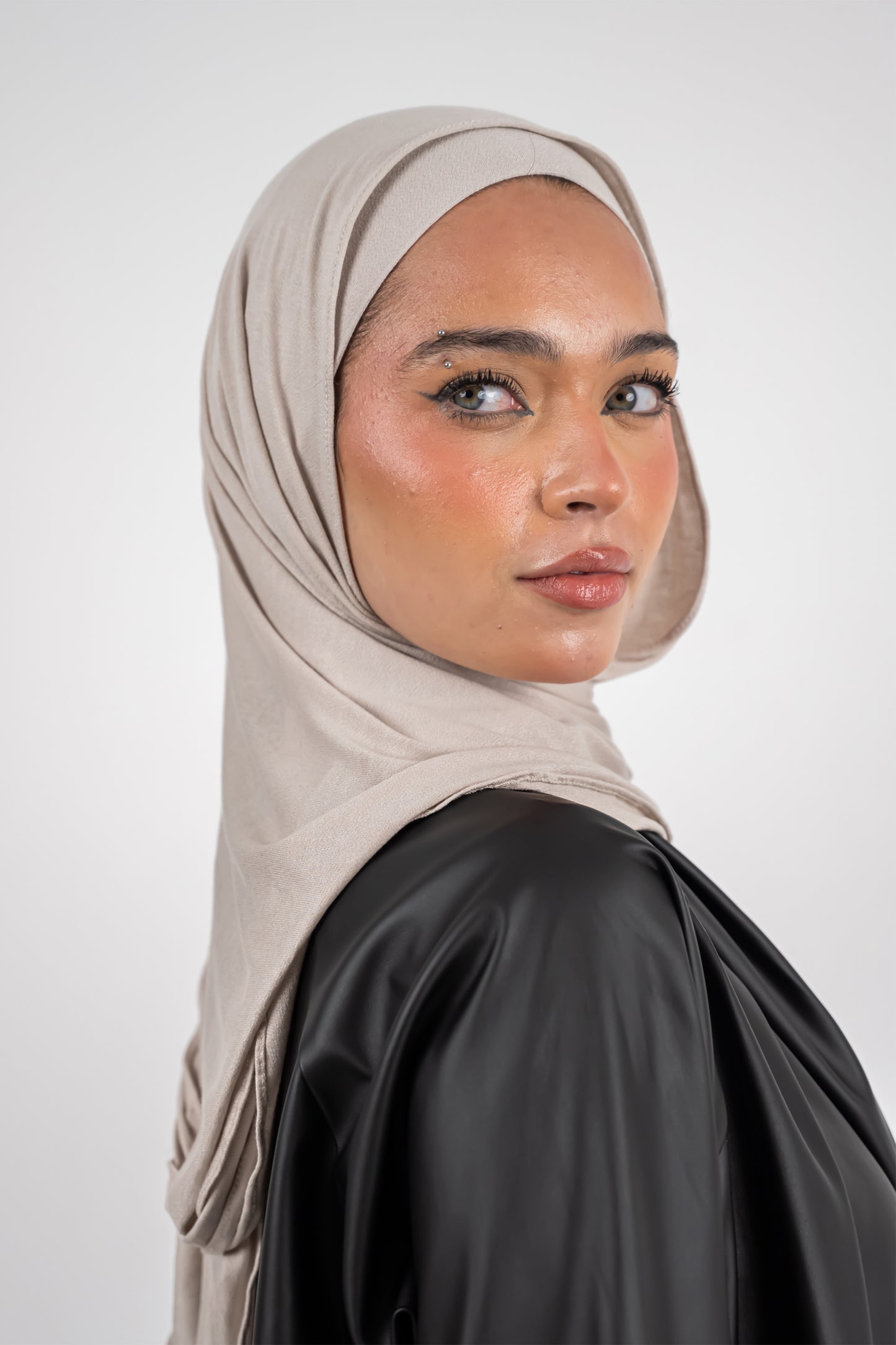 Easy Kuwaiti Scarf – Classic Fit