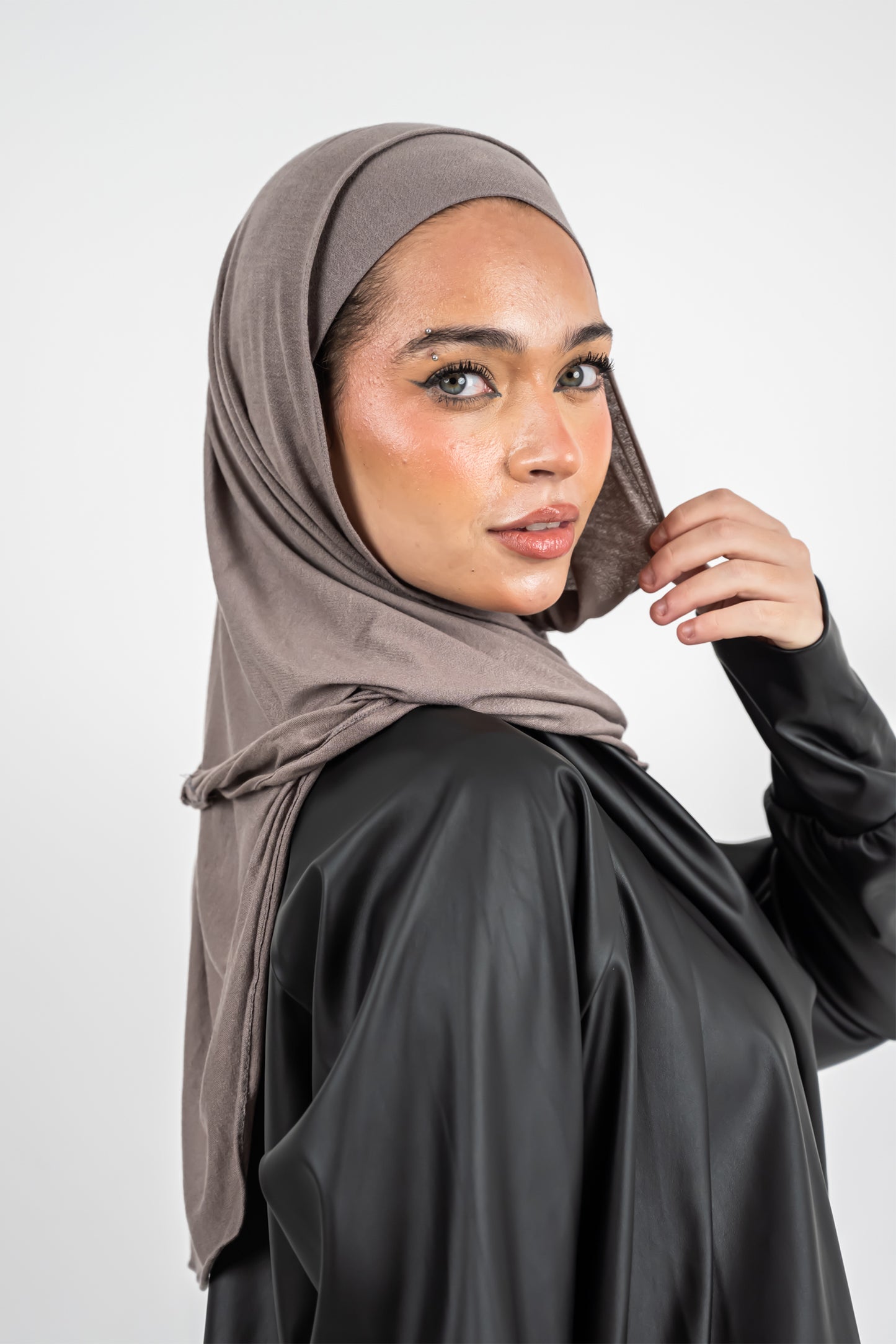 Easy Kuwaiti Scarf – Classic Fit