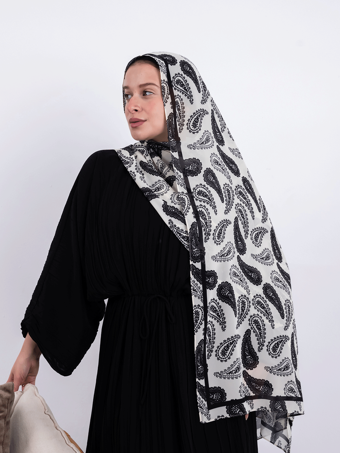 Ink Flow - Paisley Noir