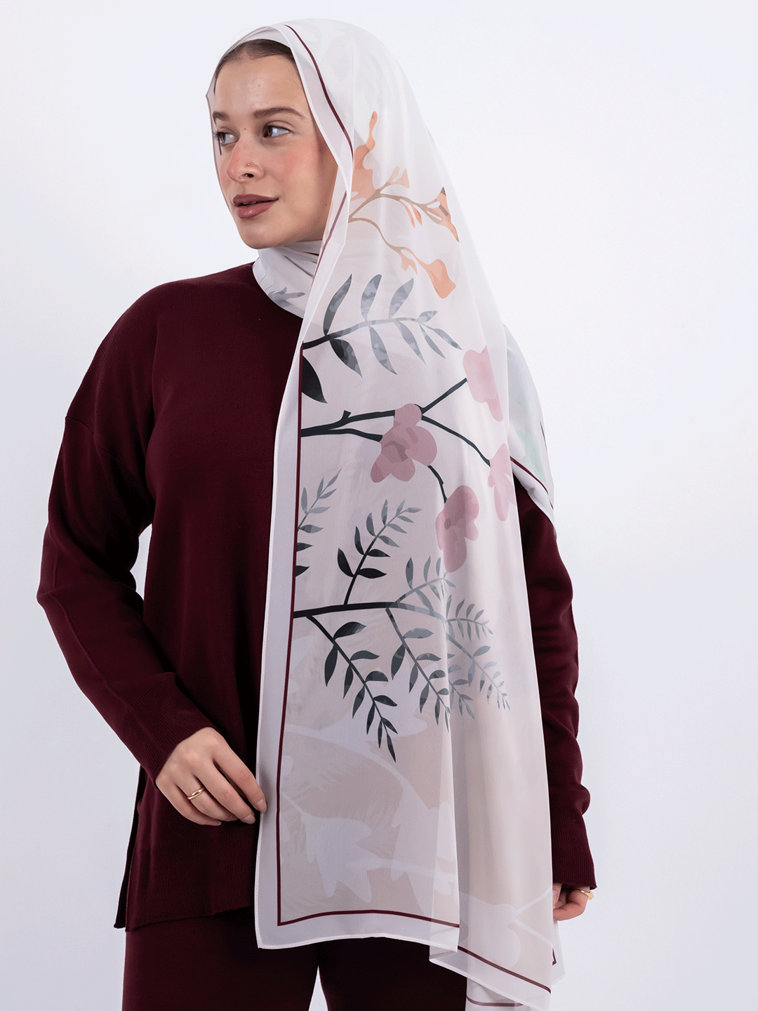 Winter Bloom – Soft Floral Scarf