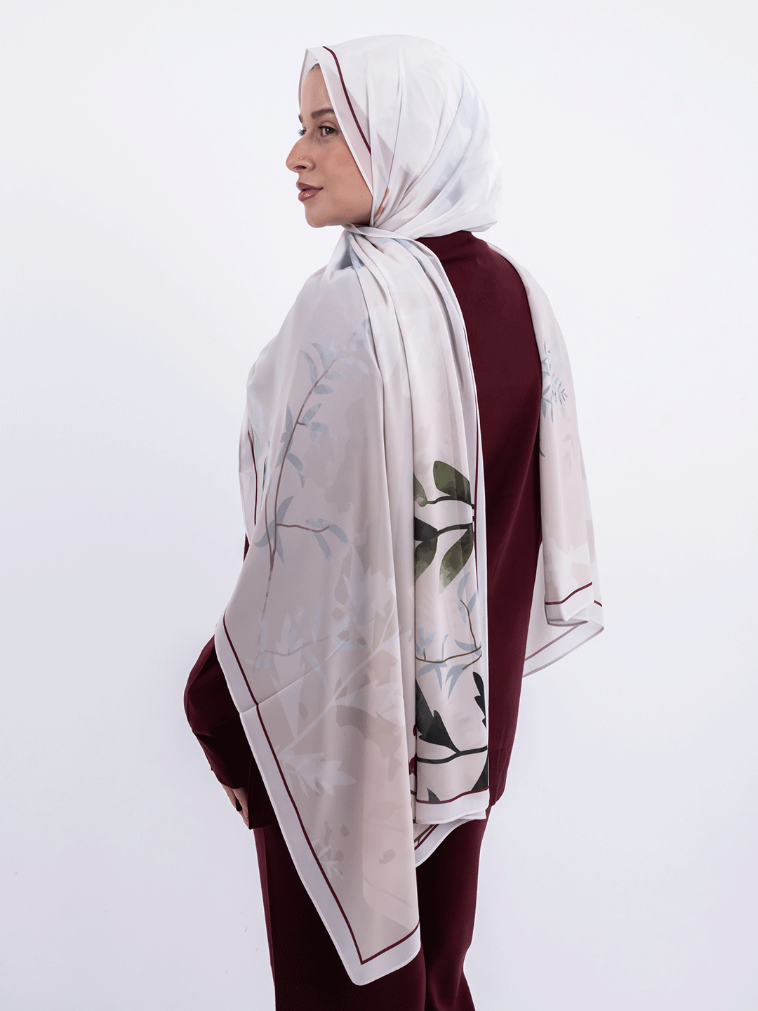 Winter Bloom – Soft Floral Scarf