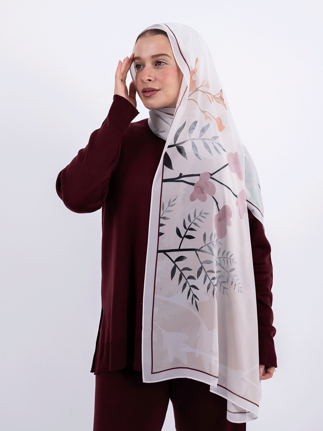 Winter Bloom – Soft Floral Scarf